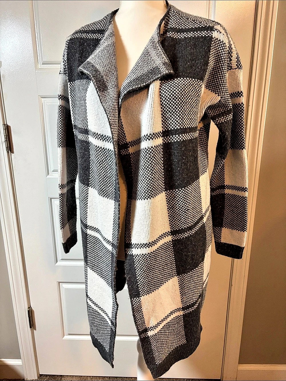 Ann Taylor Plaid Cardigan Black & White Small
